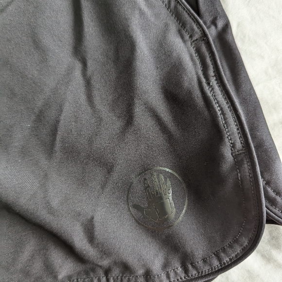 Body Glove board shorts - Picture 2 of 5